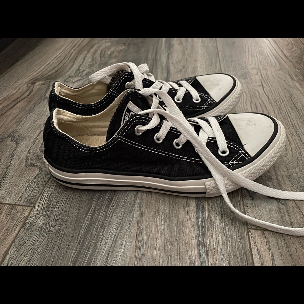 Girls size 2 converse